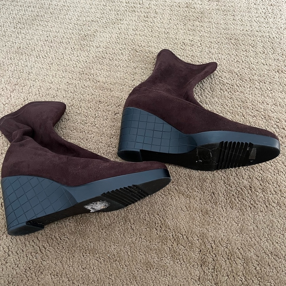 Like new Vaneli brown suede ankle boots - size 9 M - Picture 3 of 8